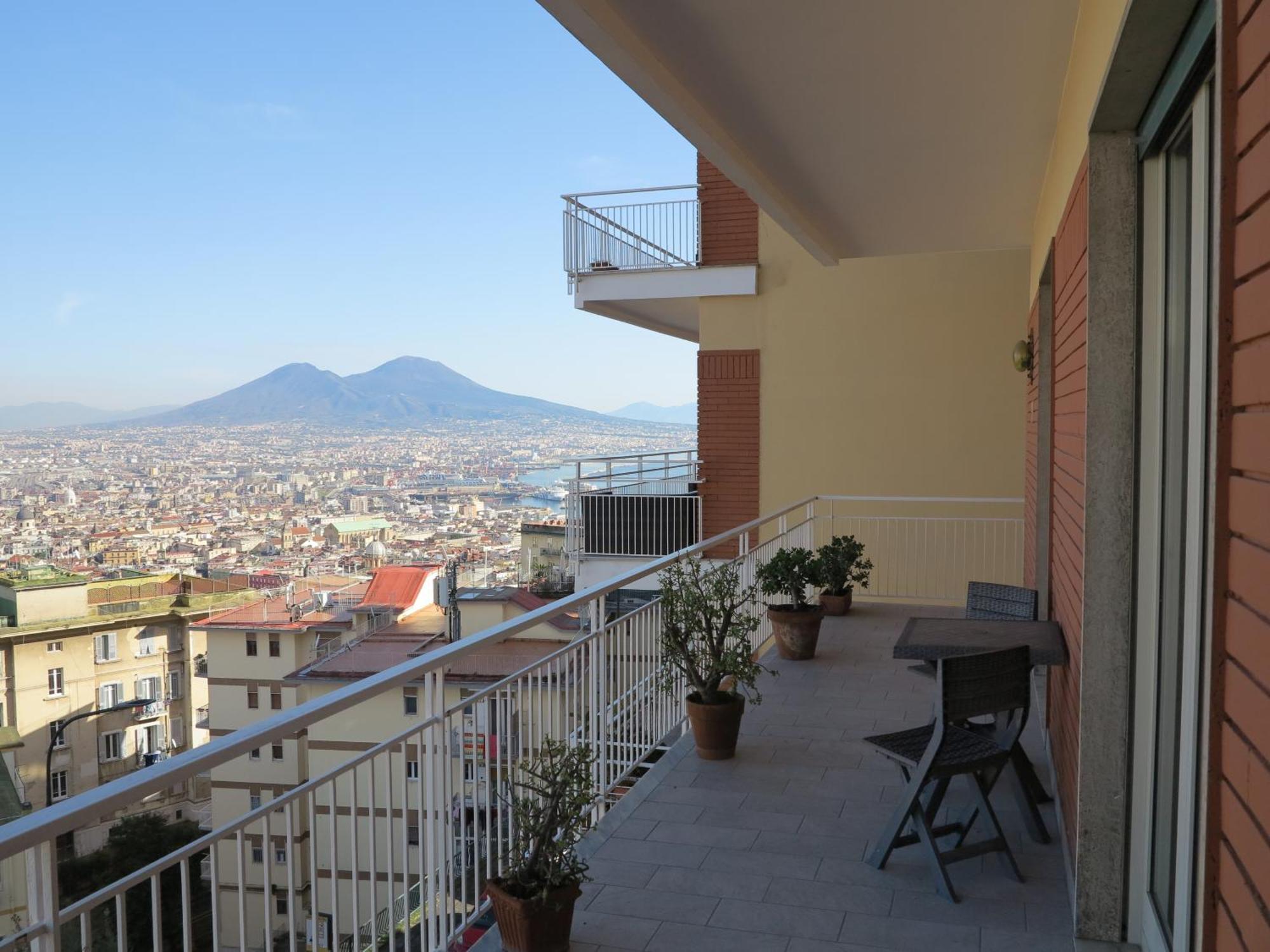 Pretty Panoramic Apartment - Half Way Center-Vomero District 那不勒斯 外观 照片